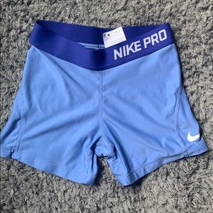 Medium sized in youth but fits as an xs in women’s